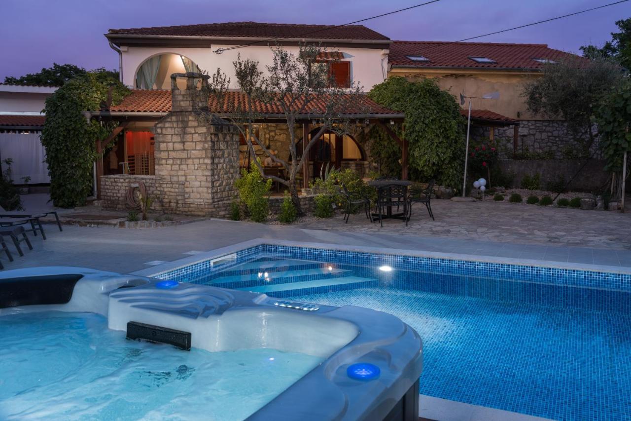 Stone Lady Holiday Home With Pool&Hot Tub,Sauna,Bbq,Garden Rasopasno Exteriör bild