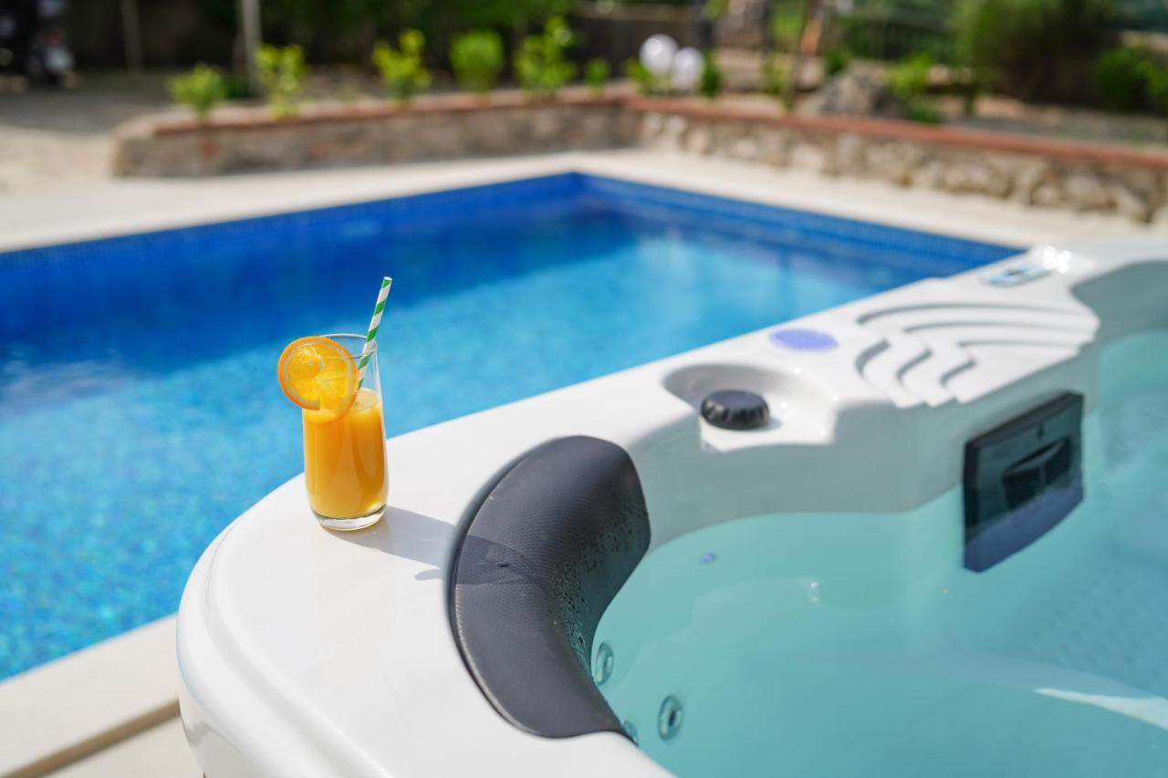 Stone Lady Holiday Home With Pool&Hot Tub,Sauna,Bbq,Garden Rasopasno Exteriör bild